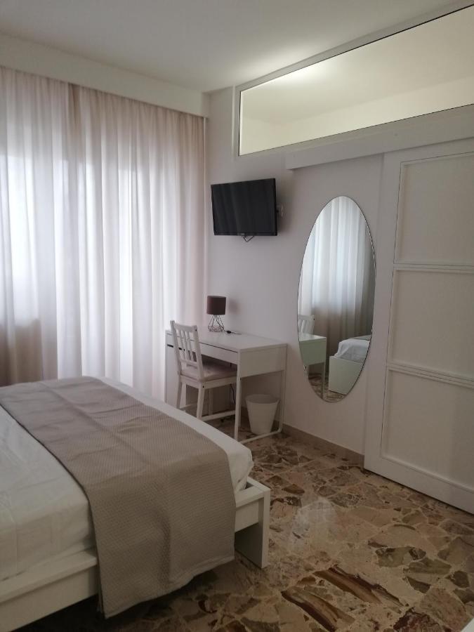 Ostuni Crispi House Ξενοδοχείο Εξωτερικό φωτογραφία